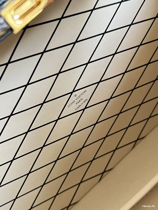 LOUIS PETITE V MALLE VUITTON 0601